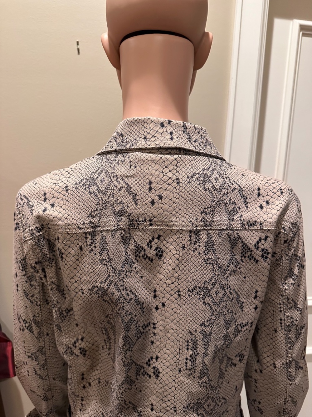 PROSPERITY DENIM Snakeskin Python Print Denim Trucker Jacket Size M - Picture 5 of 13